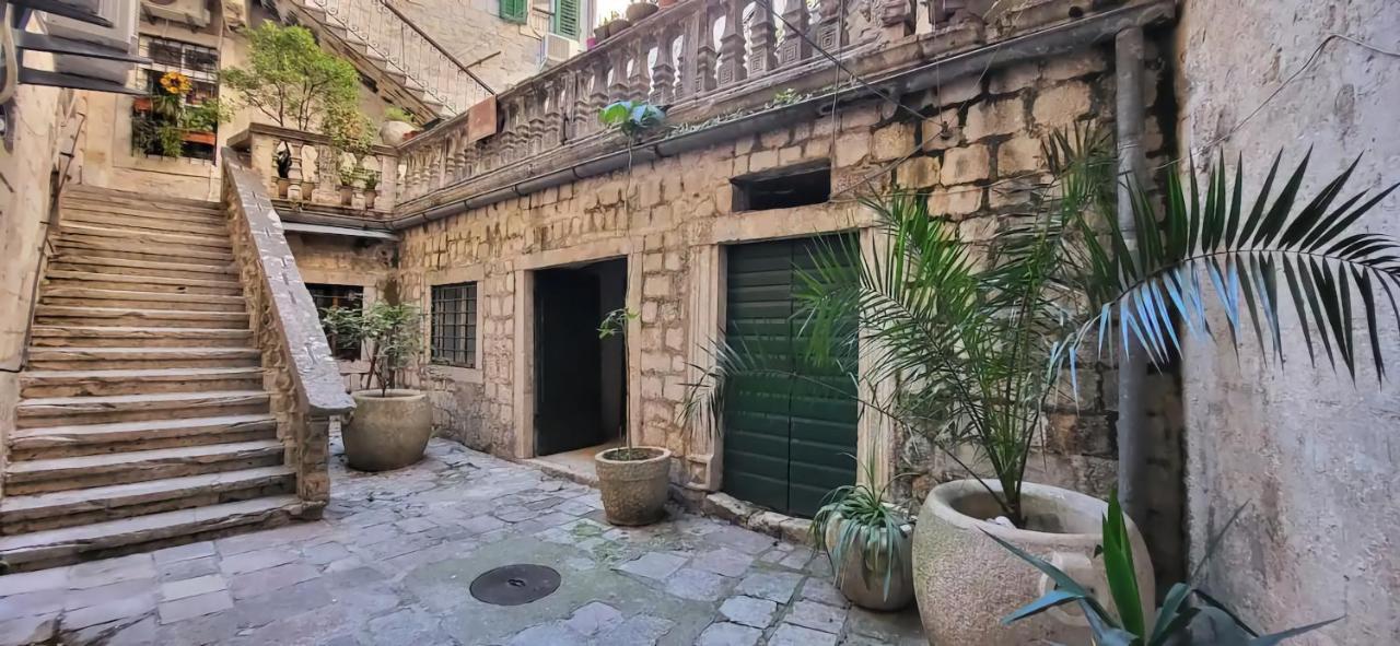 Cozy&Extravagant Suite in Antique Bizanti Palace Kotor Extérieur photo